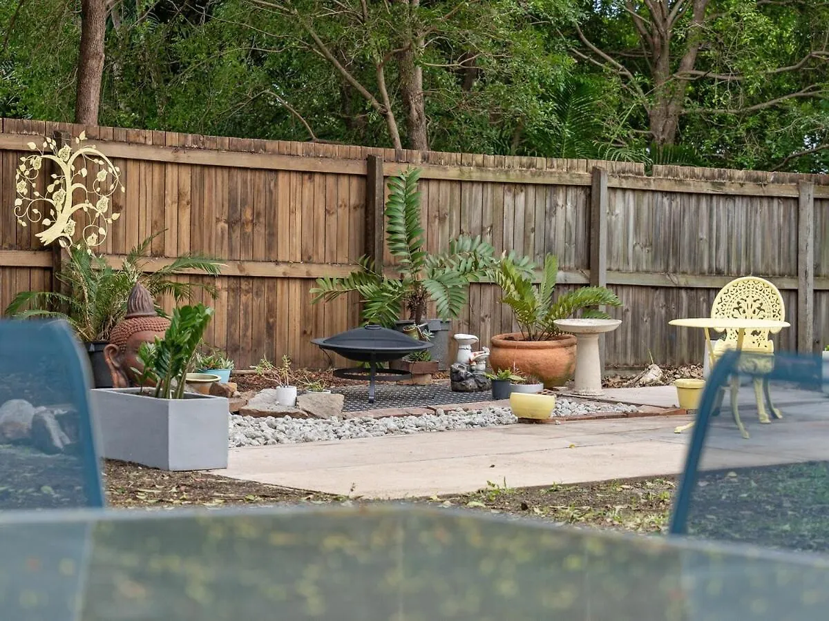Silkstone Cottage Bundamba Holiday home