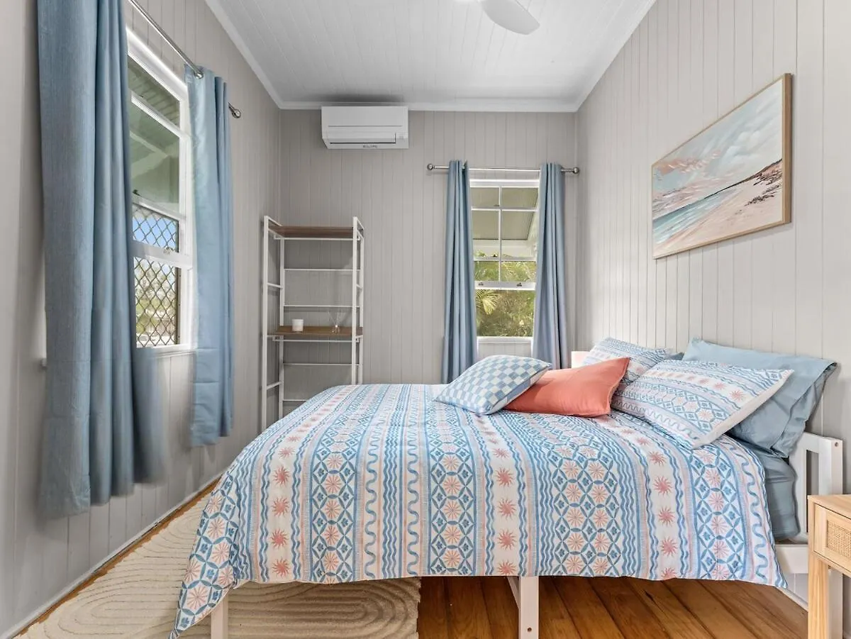 Silkstone Cottage Bundamba Holiday home
